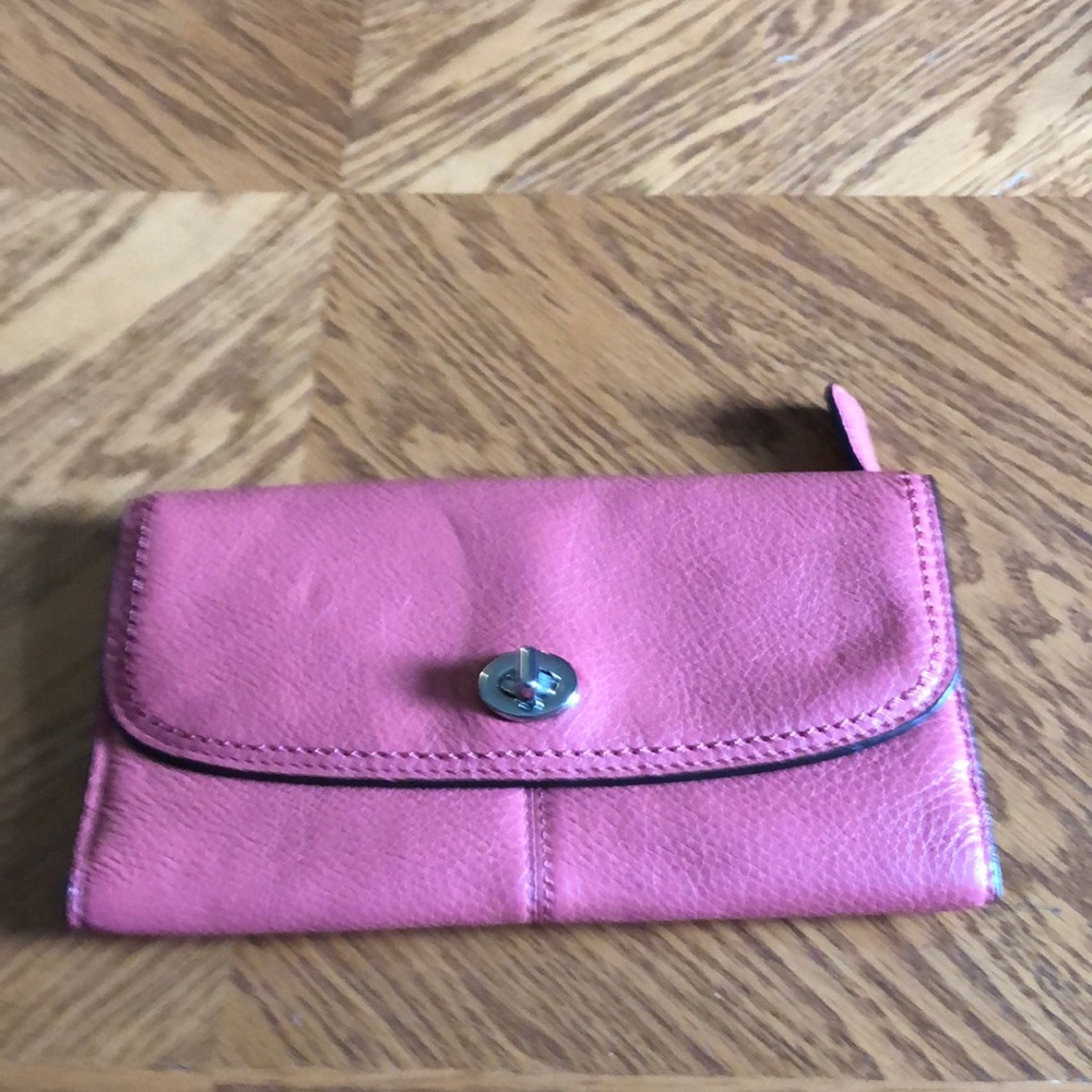 MOVING SALE NO HAGGLING WOMEN NO BRAND ORANGE FAUX LEATHER SNAP TWISTED WALLET.